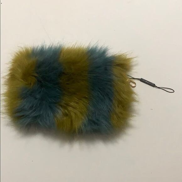 DO EVERYTHING IN LOVE FAUX‎ FUR BAG - Picture 2 of 7